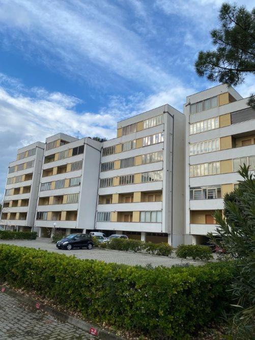Complesso Mosaico Con Piscina Aperta Giugno Luglio Agosto Appartamenti Sono Arredati Vedi Foto Per Il Check In Agenzia Viale Francesco Petrarca 391 Lido Adriano Ra Esterno foto