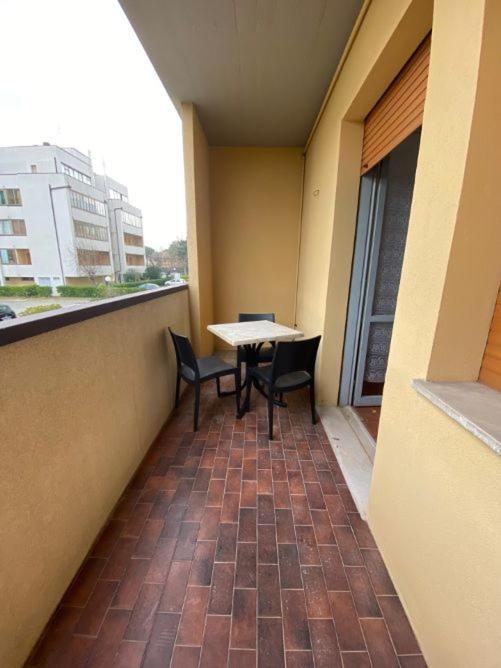 Complesso Mosaico Con Piscina Aperta Giugno Luglio Agosto Appartamenti Sono Arredati Vedi Foto Per Il Check In Agenzia Viale Francesco Petrarca 391 Lido Adriano Ra Esterno foto