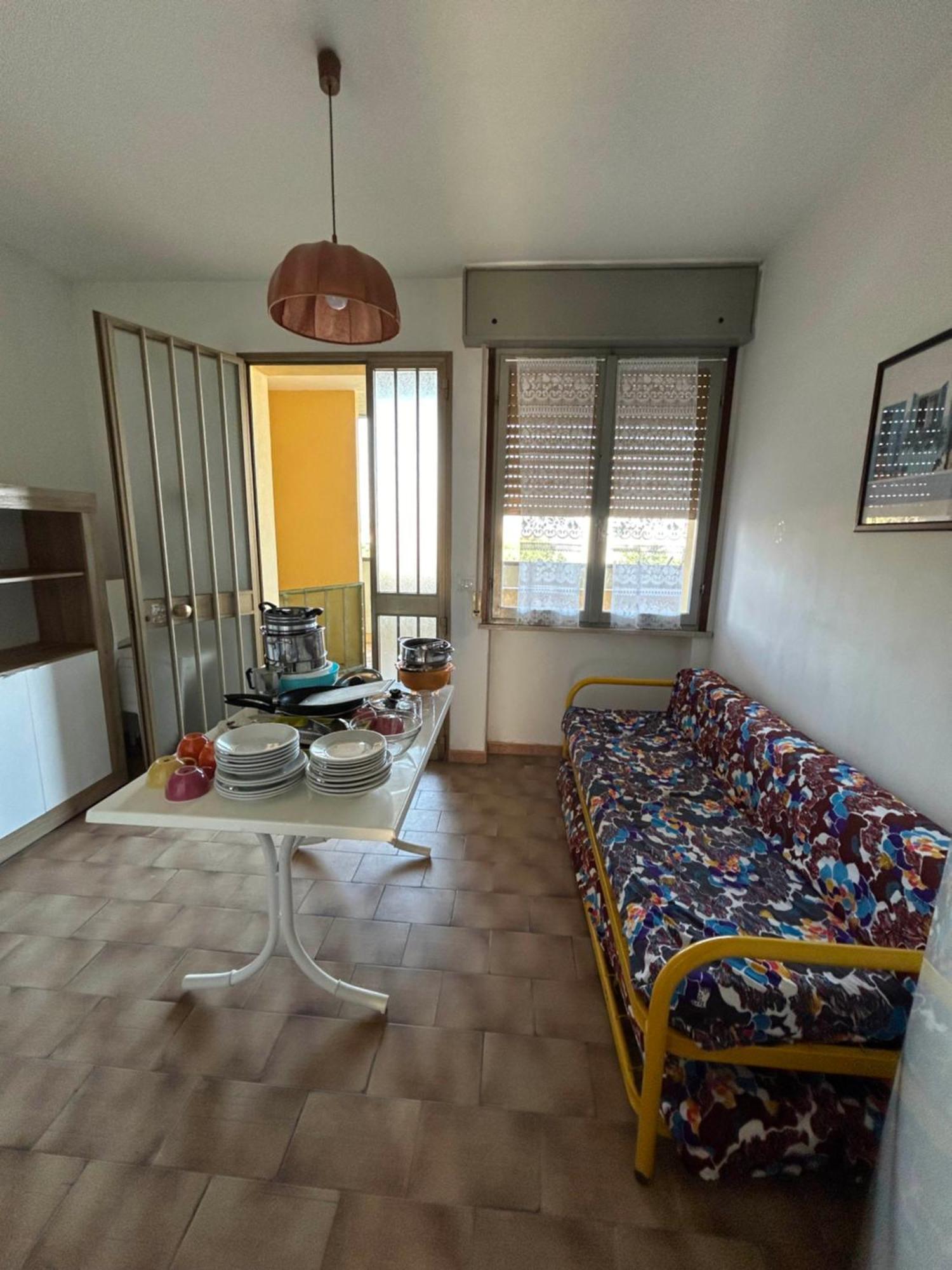 Complesso Mosaico Con Piscina Aperta Giugno Luglio Agosto Appartamenti Sono Arredati Vedi Foto Per Il Check In Agenzia Viale Francesco Petrarca 391 Lido Adriano Ra Esterno foto