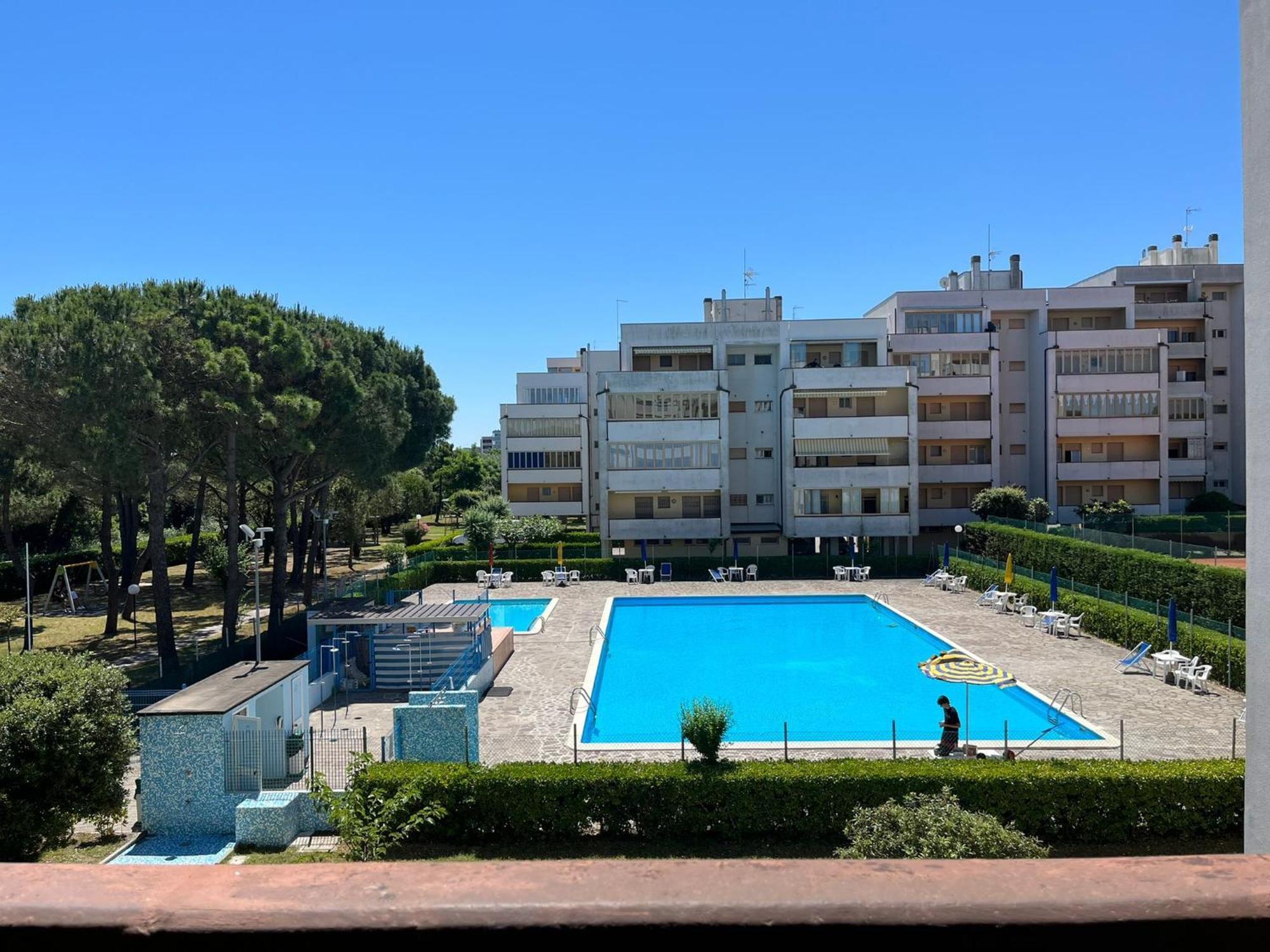 Complesso Mosaico Con Piscina Aperta Giugno Luglio Agosto Appartamenti Sono Arredati Vedi Foto Per Il Check In Agenzia Viale Francesco Petrarca 391 Lido Adriano Ra Esterno foto